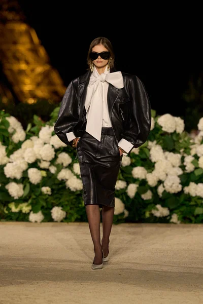 Look 11